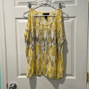 INC International concepts by Macy’s yellow gray and white split sleeve top